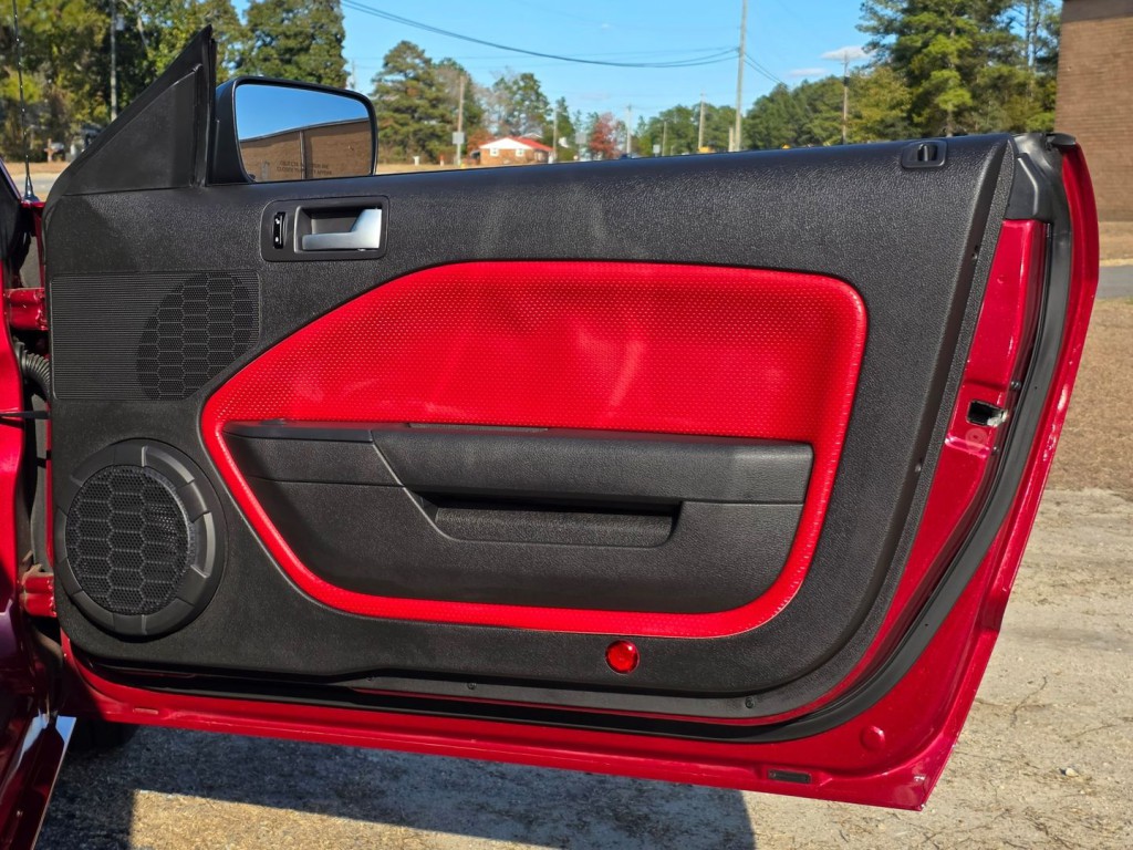 2006 Ford Mustang Image 39