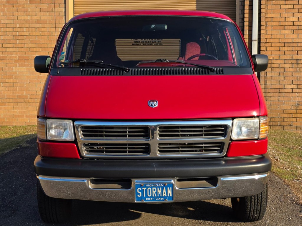 1994 Dodge Ram Van Image 3