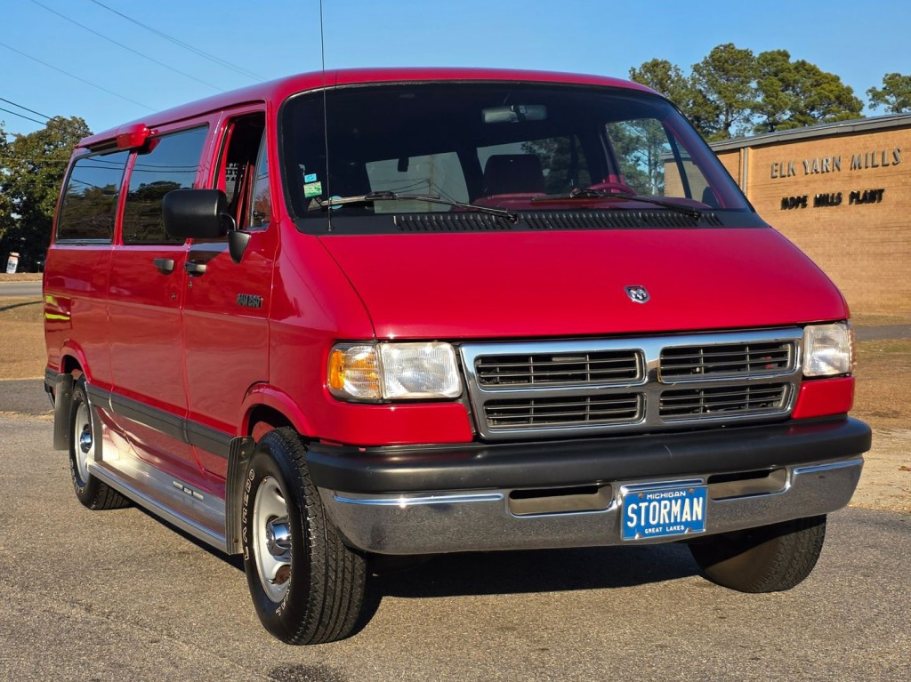 1994 Dodge Ram Van Image 4