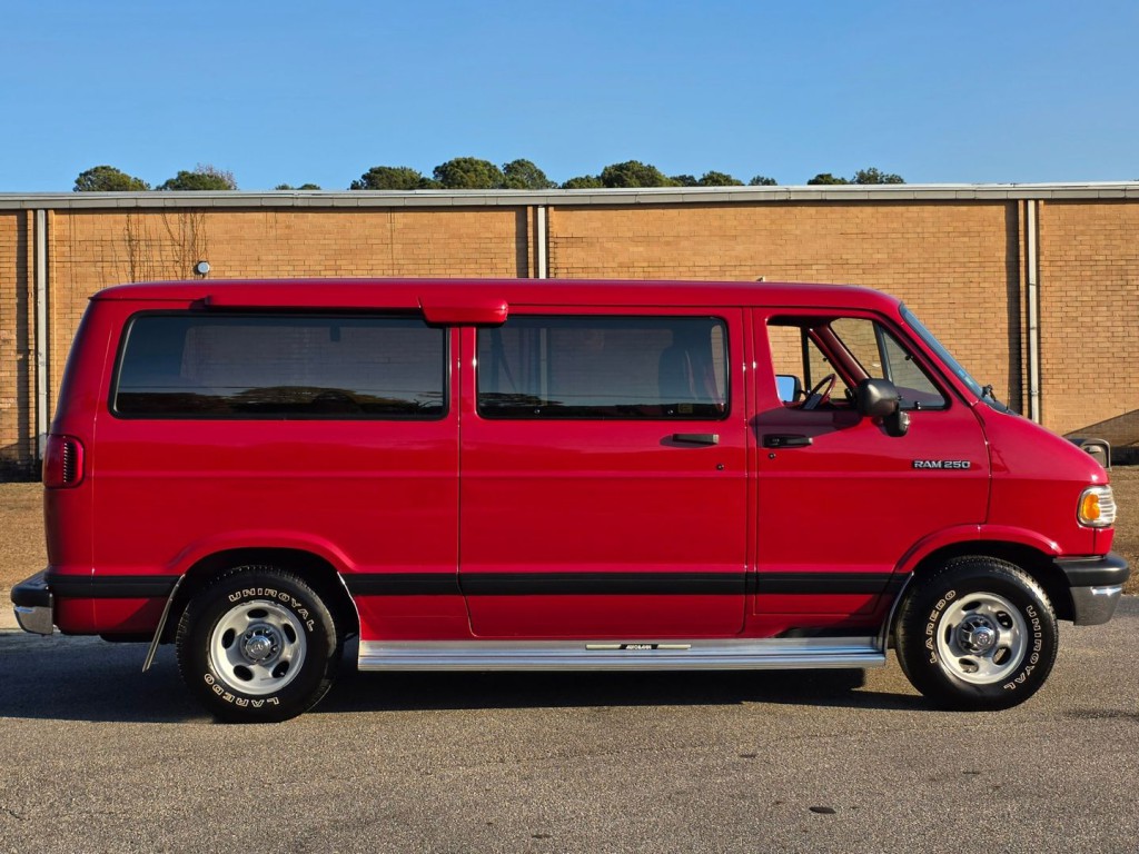 1994 Dodge Ram Van Image 6