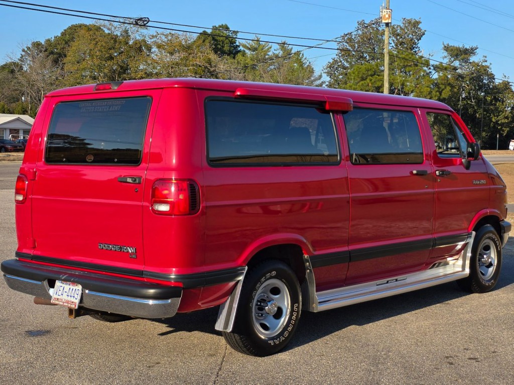 1994 Dodge Ram Van Image 7