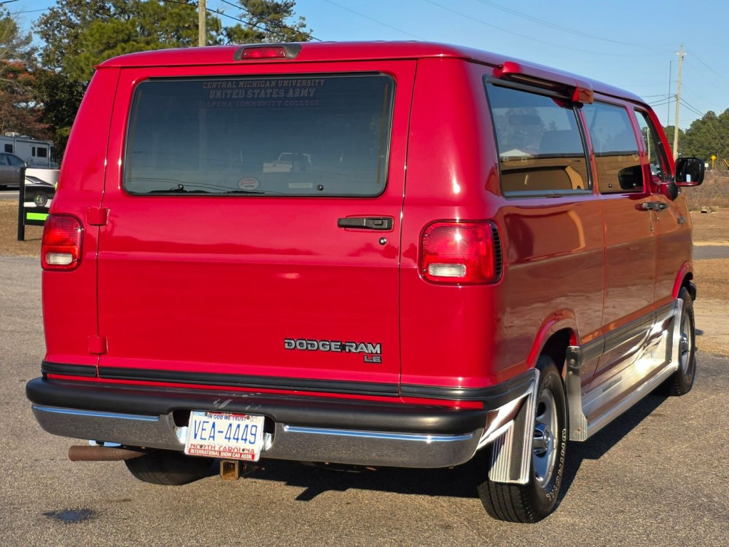 1994 Dodge Ram Van Image 8