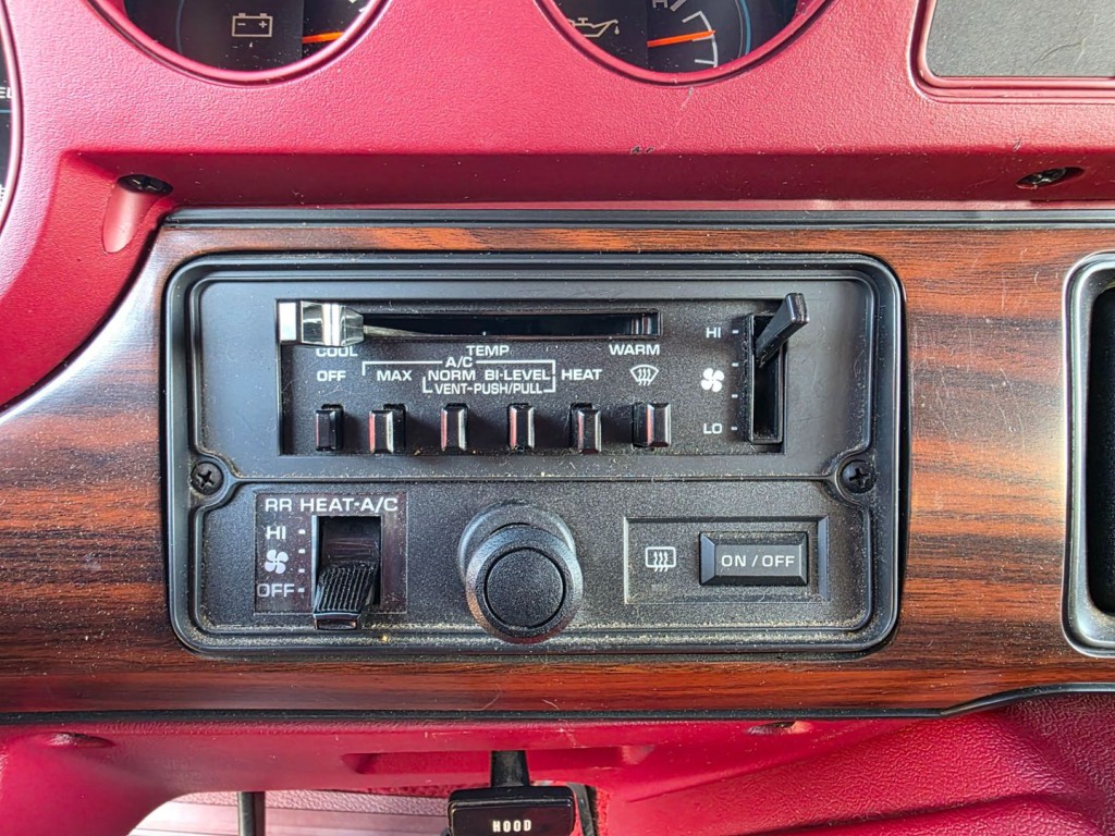 1994 Dodge Ram Van Image 20