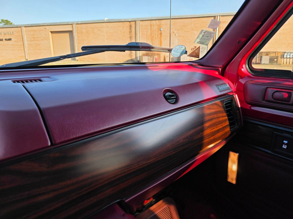 1994 Dodge Ram Van Image 22