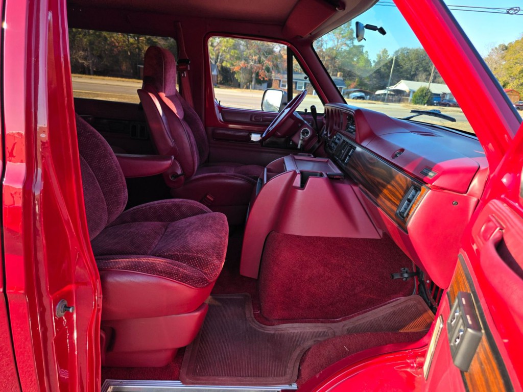 1994 Dodge Ram Van Image 32