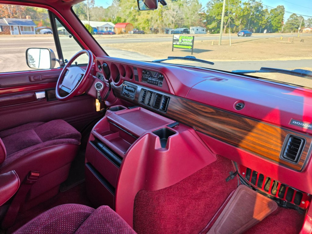 1994 Dodge Ram Van Image 33