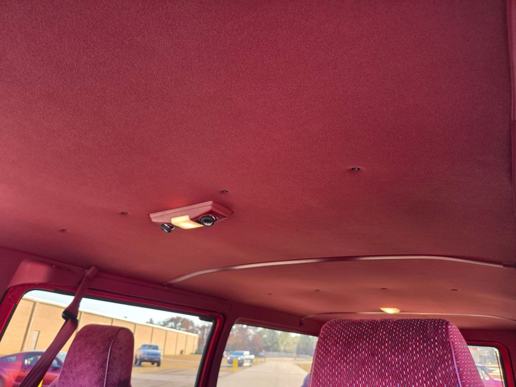 1994 Dodge Ram Van Image 37