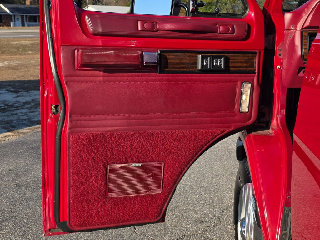 1994 Dodge Ram Van Image 39