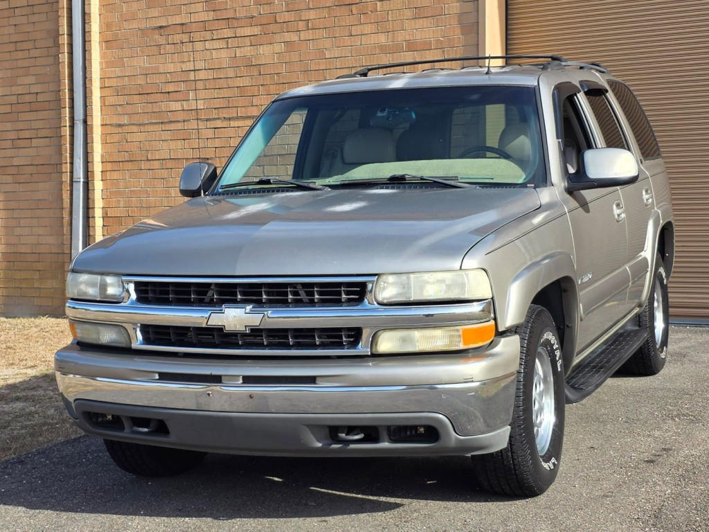 2002 Chevrolet Tahoe Image 2