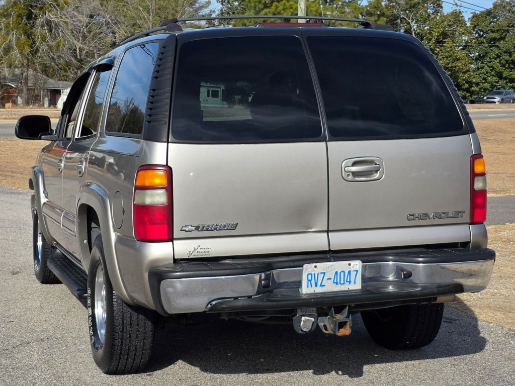 2002 Chevrolet Tahoe Image 10