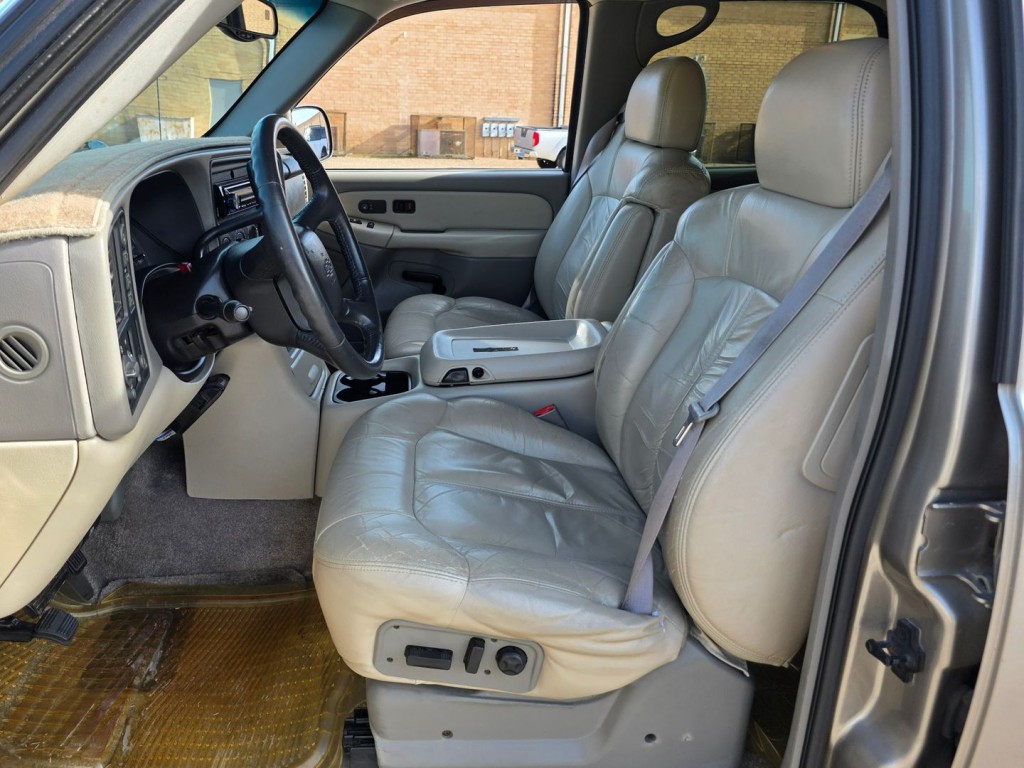 2002 Chevrolet Tahoe Image 15