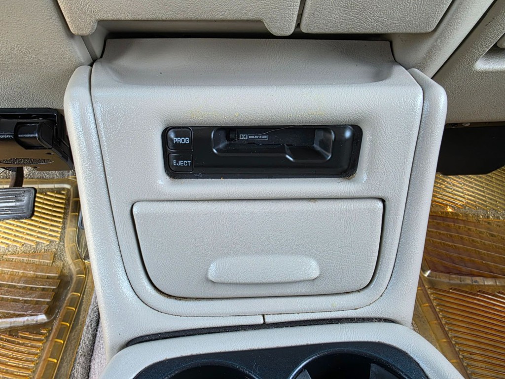 2002 Chevrolet Tahoe Image 22