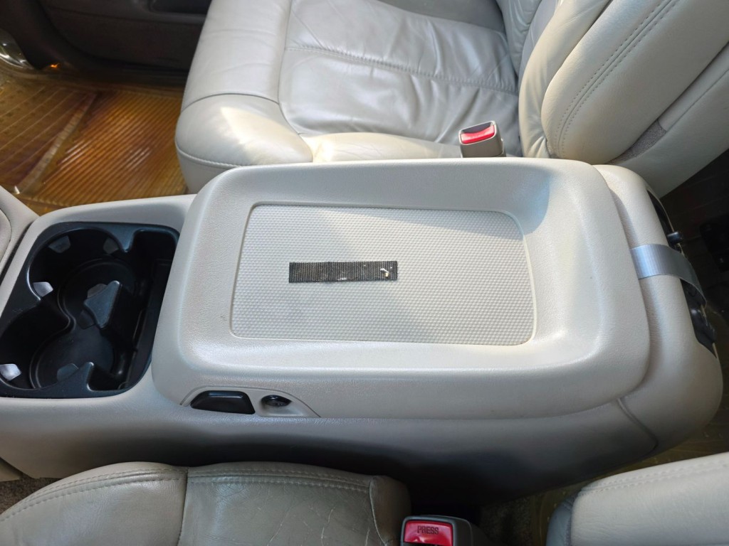 2002 Chevrolet Tahoe Image 26