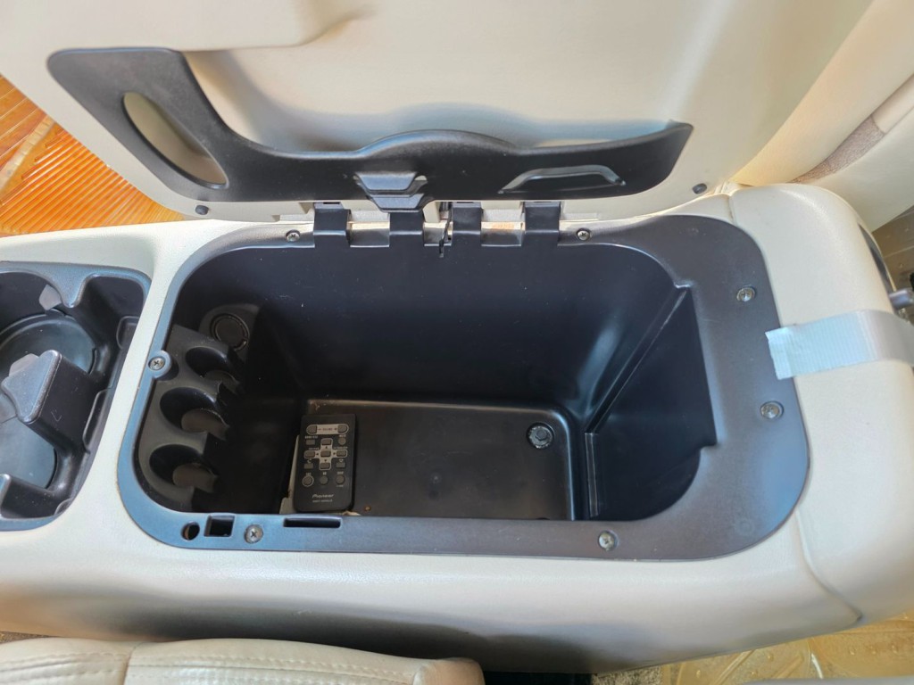 2002 Chevrolet Tahoe Image 27