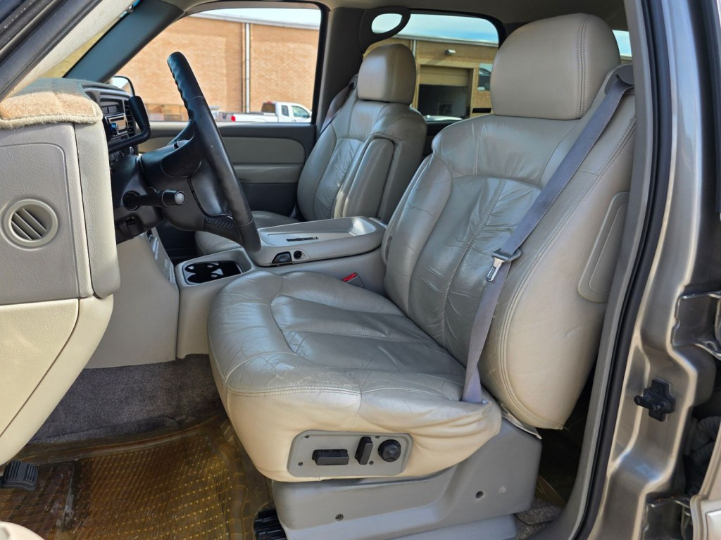 2002 Chevrolet Tahoe Image 29