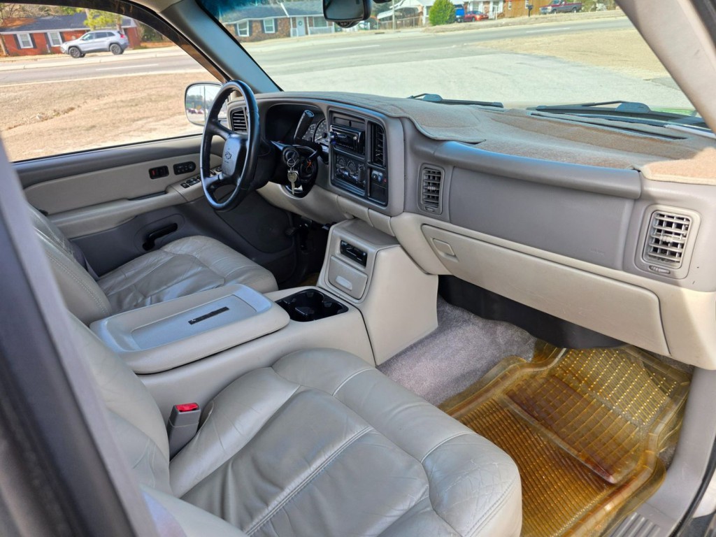 2002 Chevrolet Tahoe Image 34