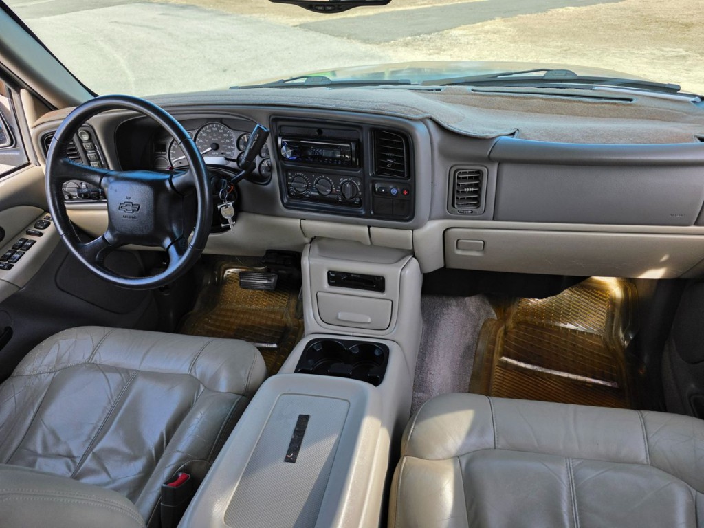 2002 Chevrolet Tahoe Image 35