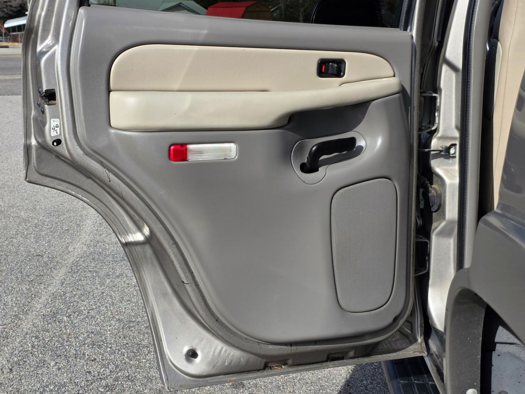 2002 Chevrolet Tahoe Image 42