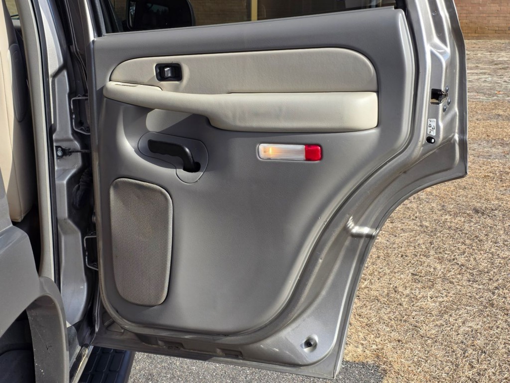 2002 Chevrolet Tahoe Image 43