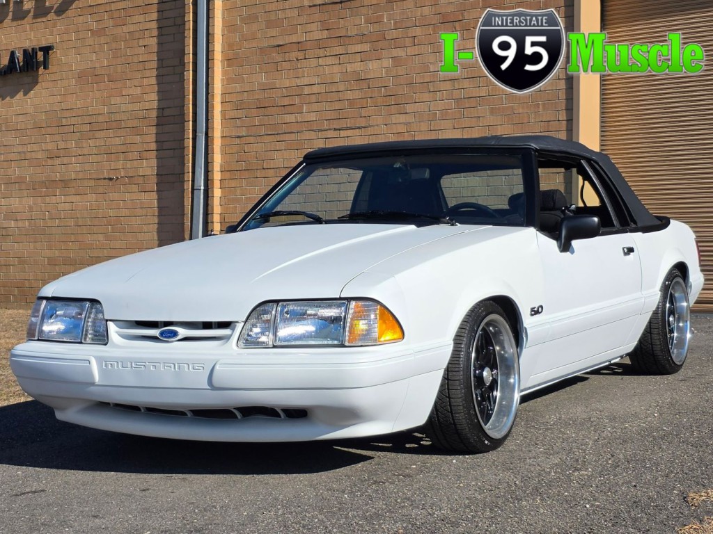 1990 Ford Mustang Image 1