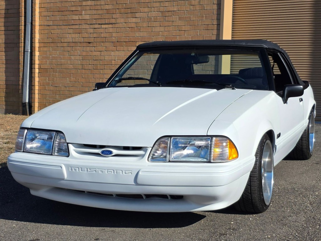 1990 Ford Mustang Image 3