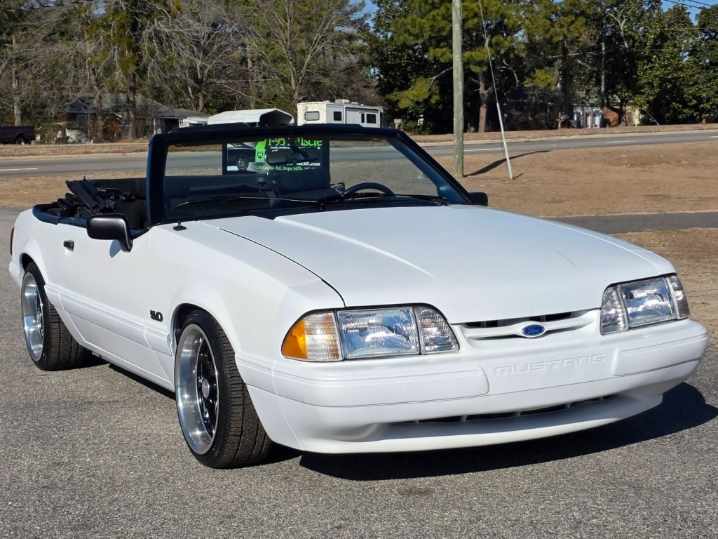 1990 Ford Mustang Image 5
