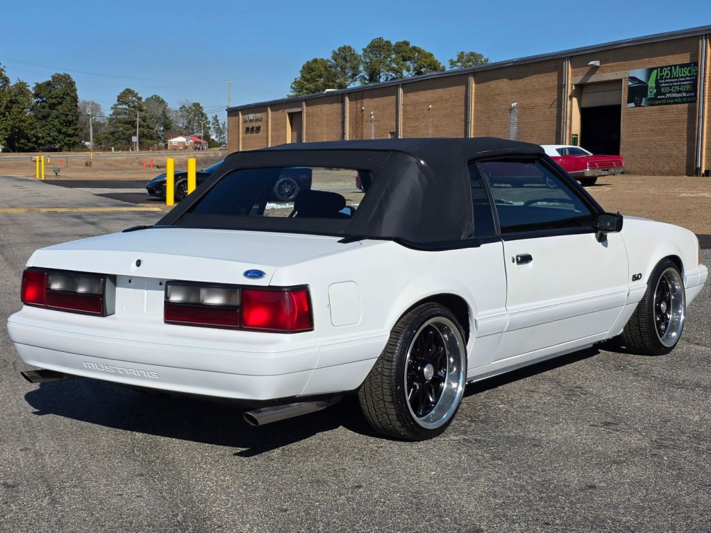 1990 Ford Mustang Image 8