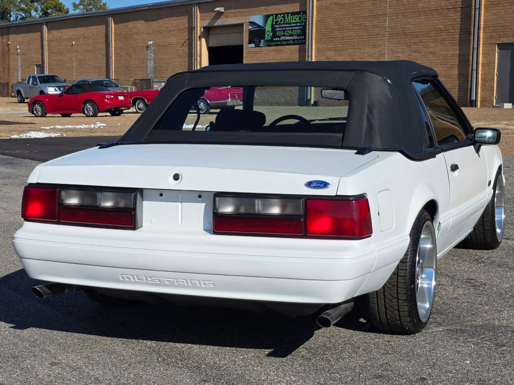 1990 Ford Mustang Image 9
