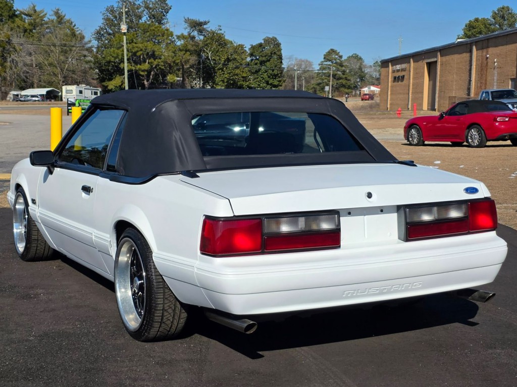 1990 Ford Mustang Image 11
