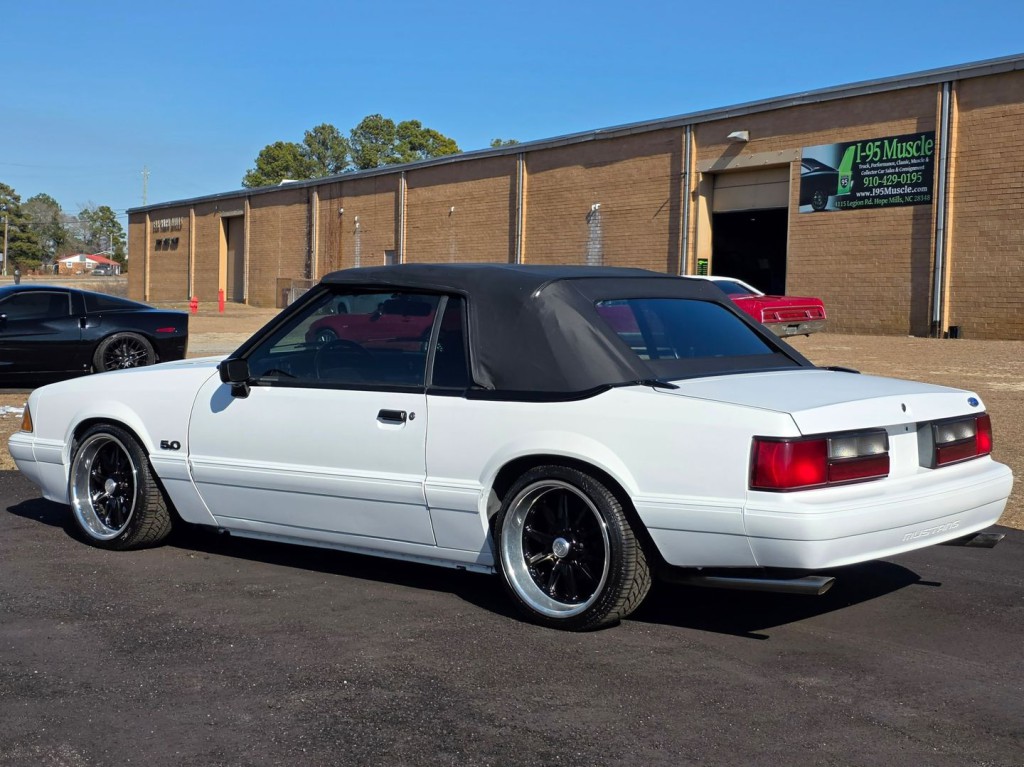 1990 Ford Mustang Image 12