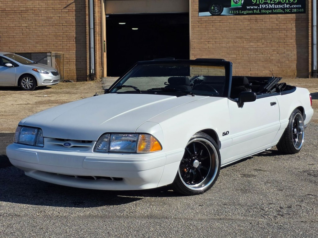 1990 Ford Mustang Image 14