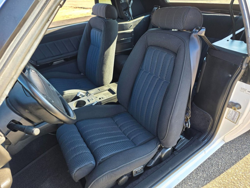 1990 Ford Mustang Image 15