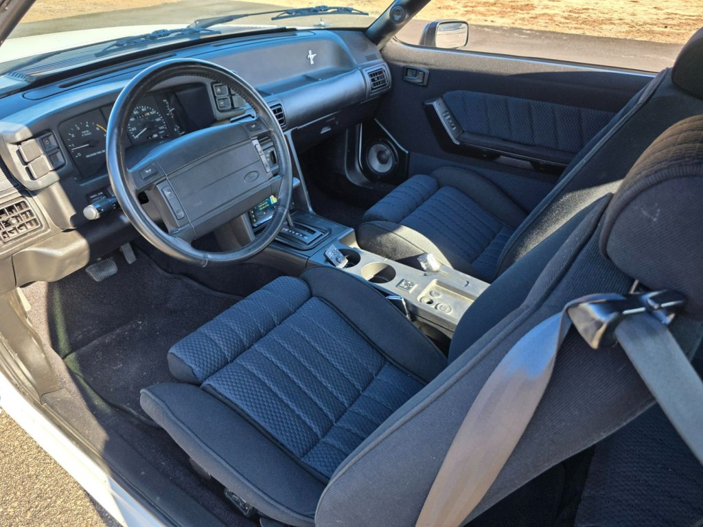 1990 Ford Mustang Image 17