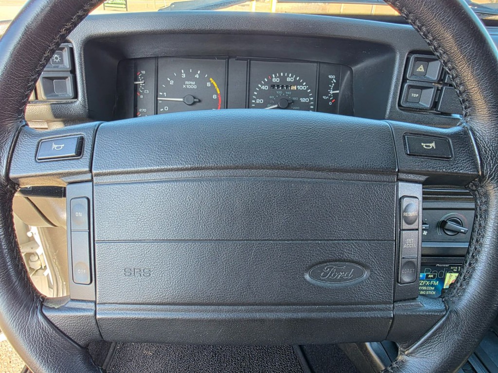 1990 Ford Mustang Image 19