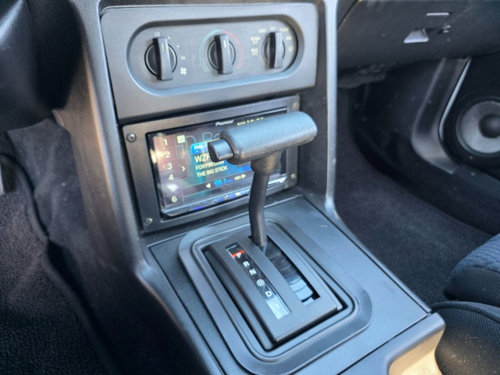 1990 Ford Mustang Image 21