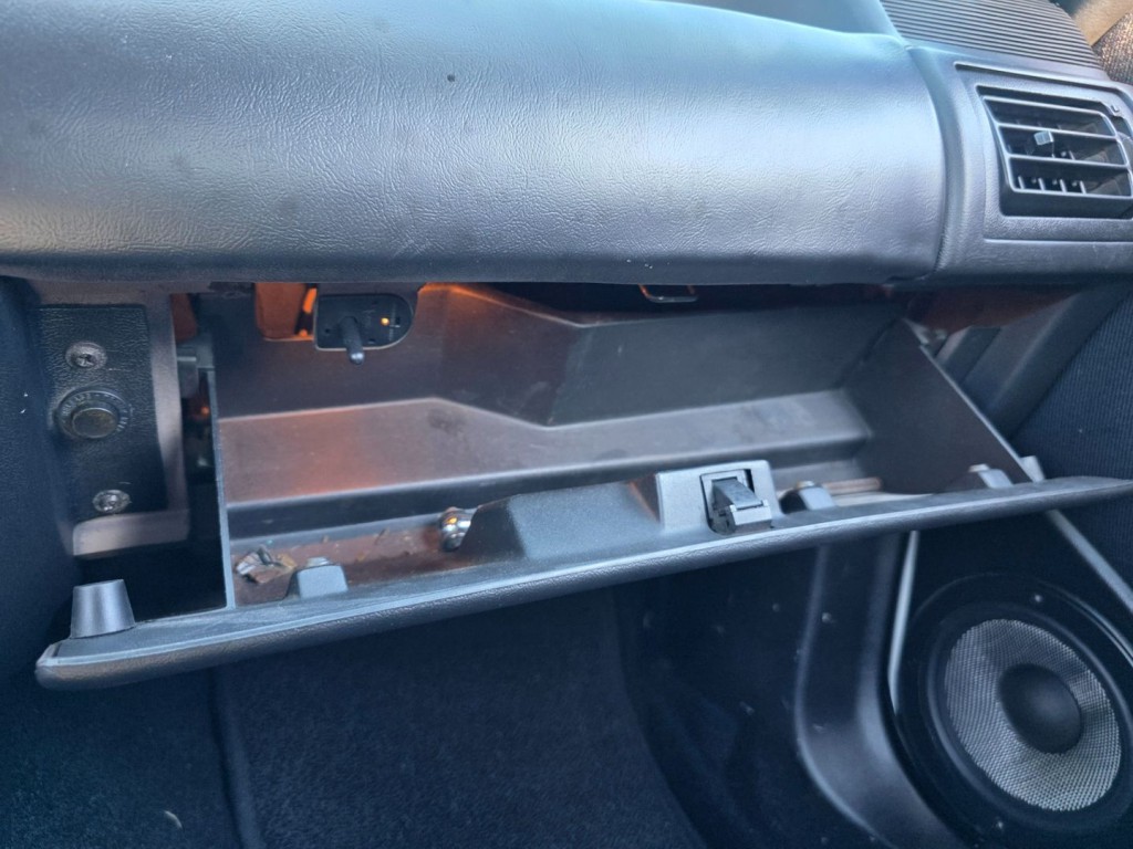 1990 Ford Mustang Image 24