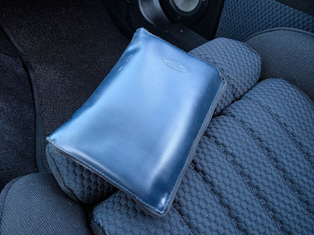 1990 Ford Mustang Image 25