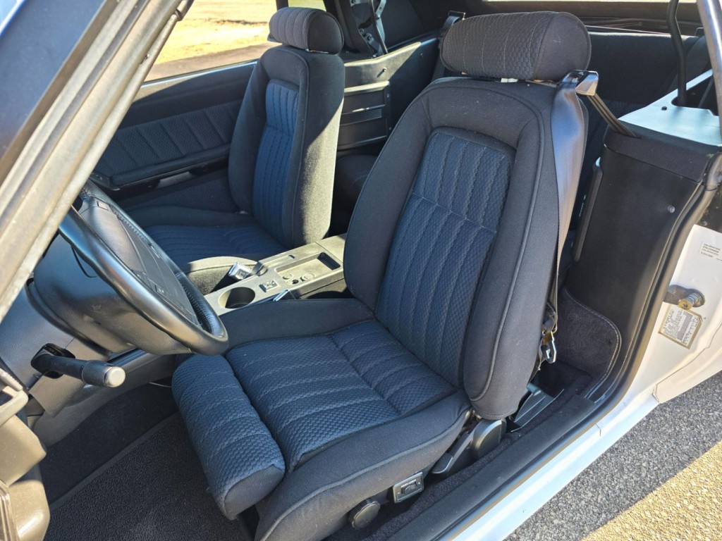 1990 Ford Mustang Image 27