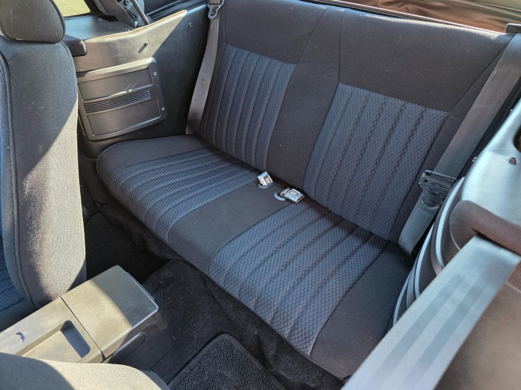 1990 Ford Mustang Image 28