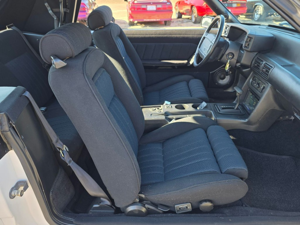 1990 Ford Mustang Image 31