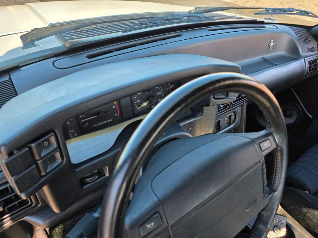 1990 Ford Mustang Image 35