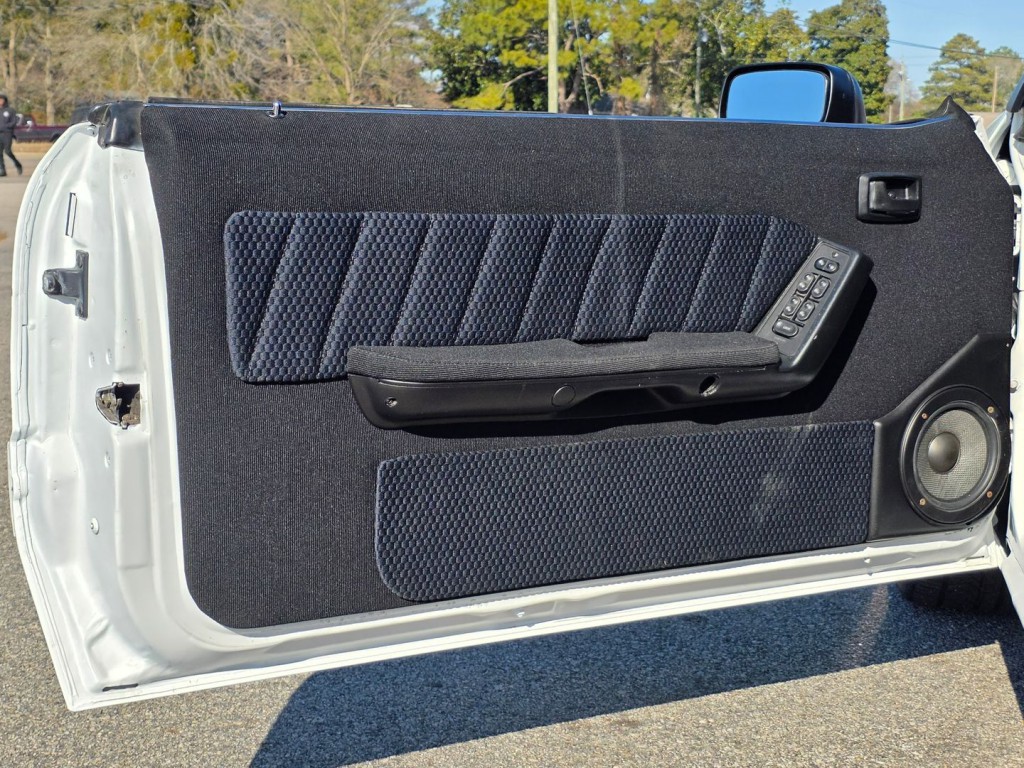 1990 Ford Mustang Image 36