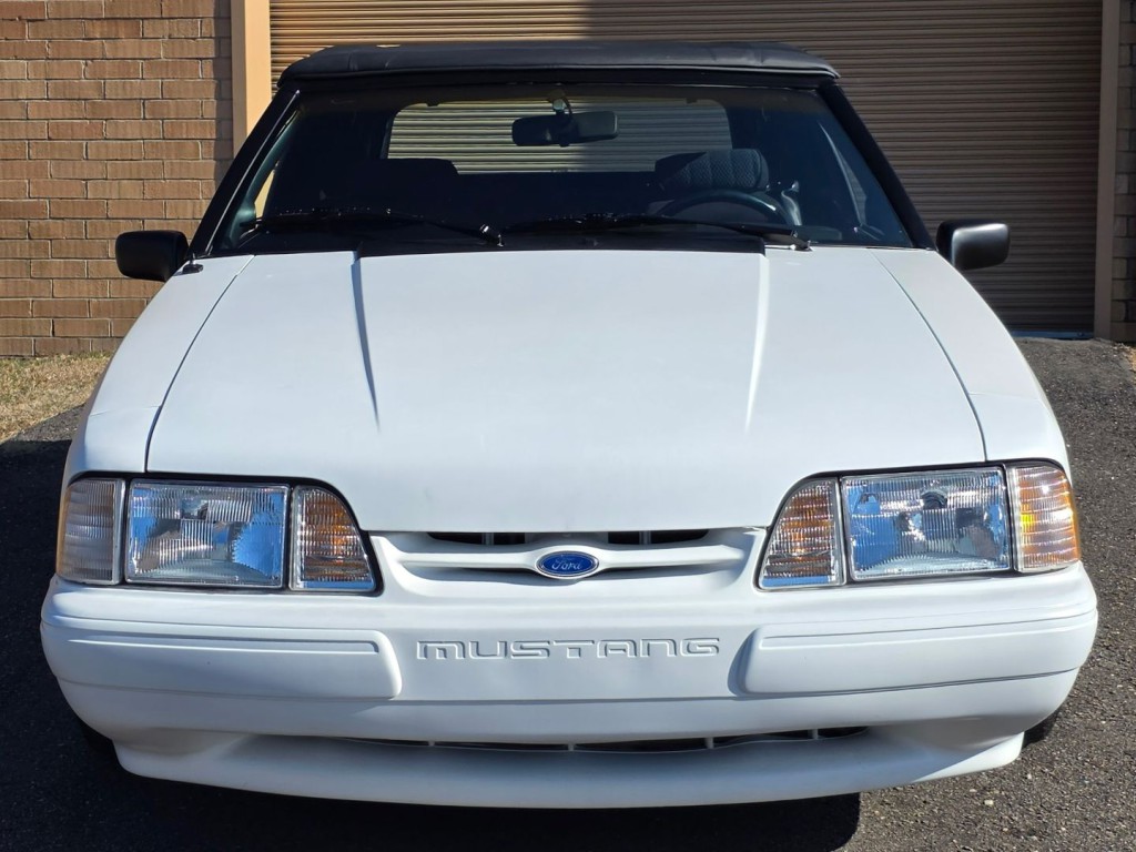 1990 Ford Mustang Image 38