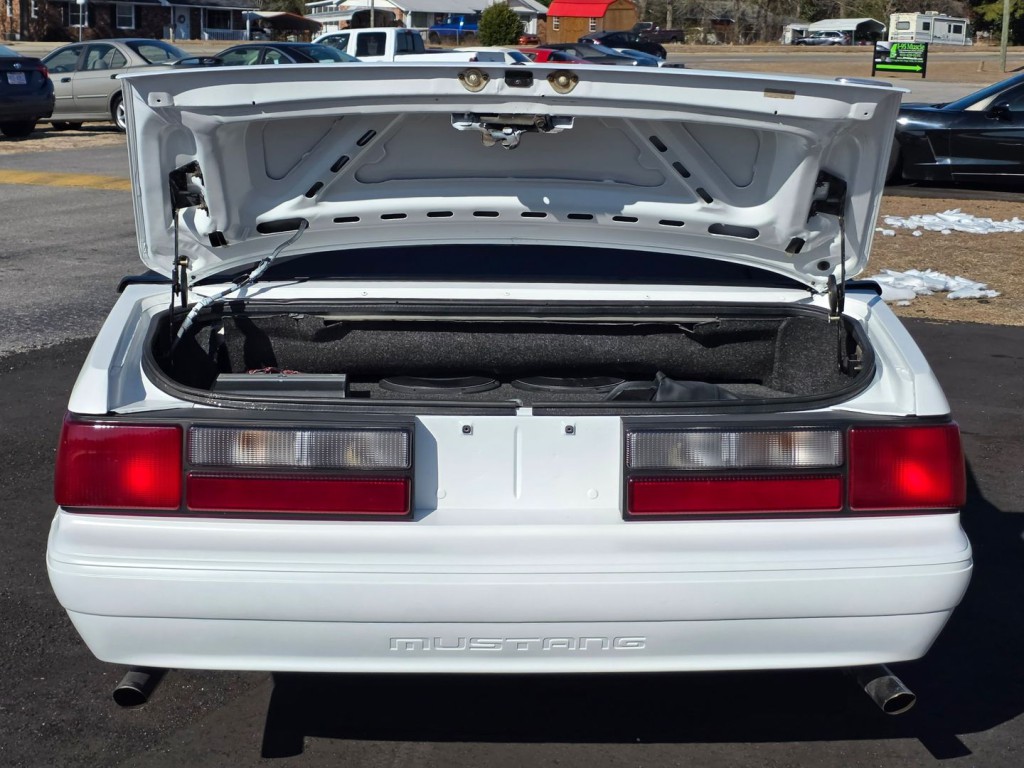 1990 Ford Mustang Image 44
