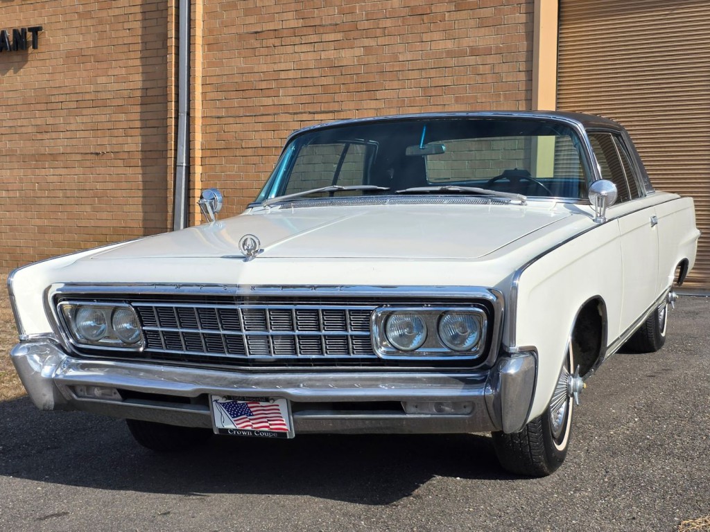 1966 Chrysler Imperial Image 2