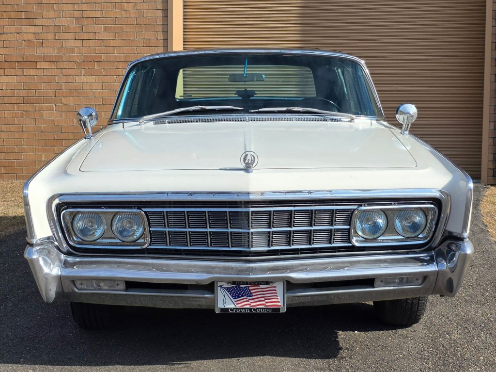 1966 Chrysler Imperial Image 3