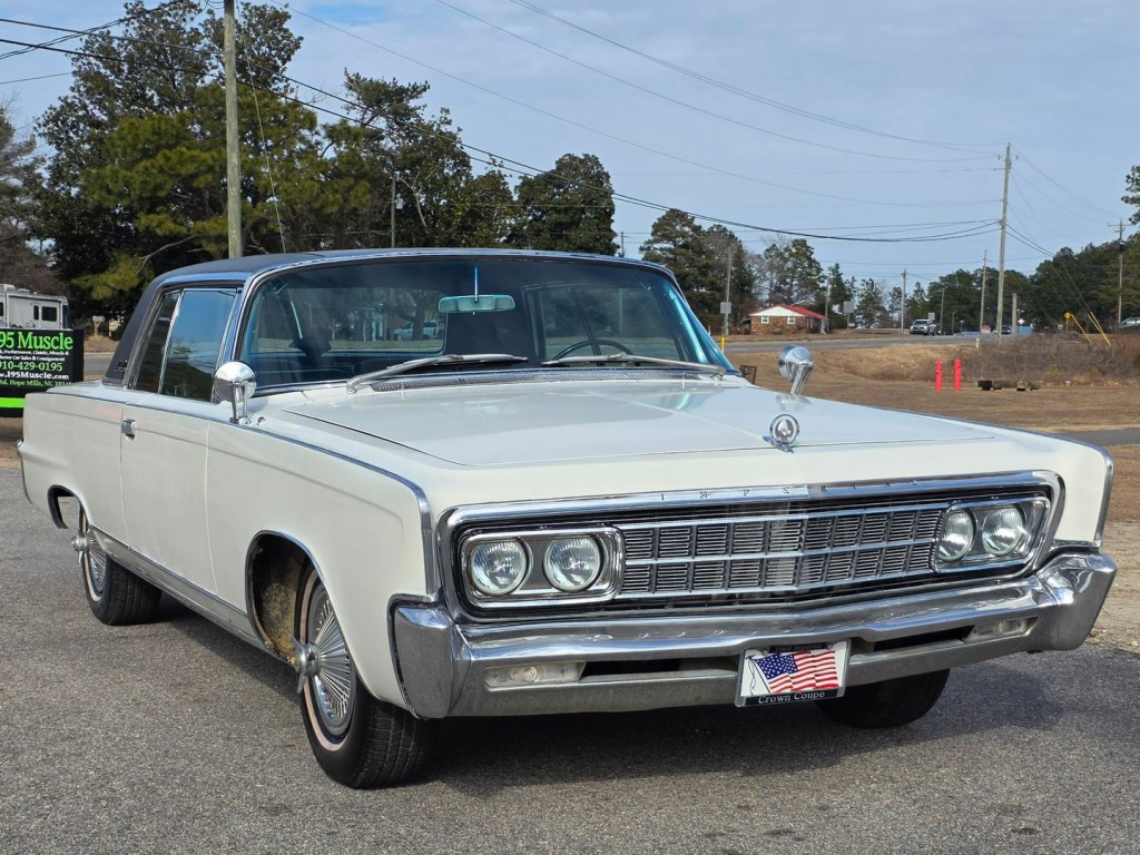 1966 Chrysler Imperial Image 4