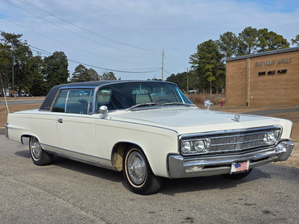 1966 Chrysler Imperial Image 5