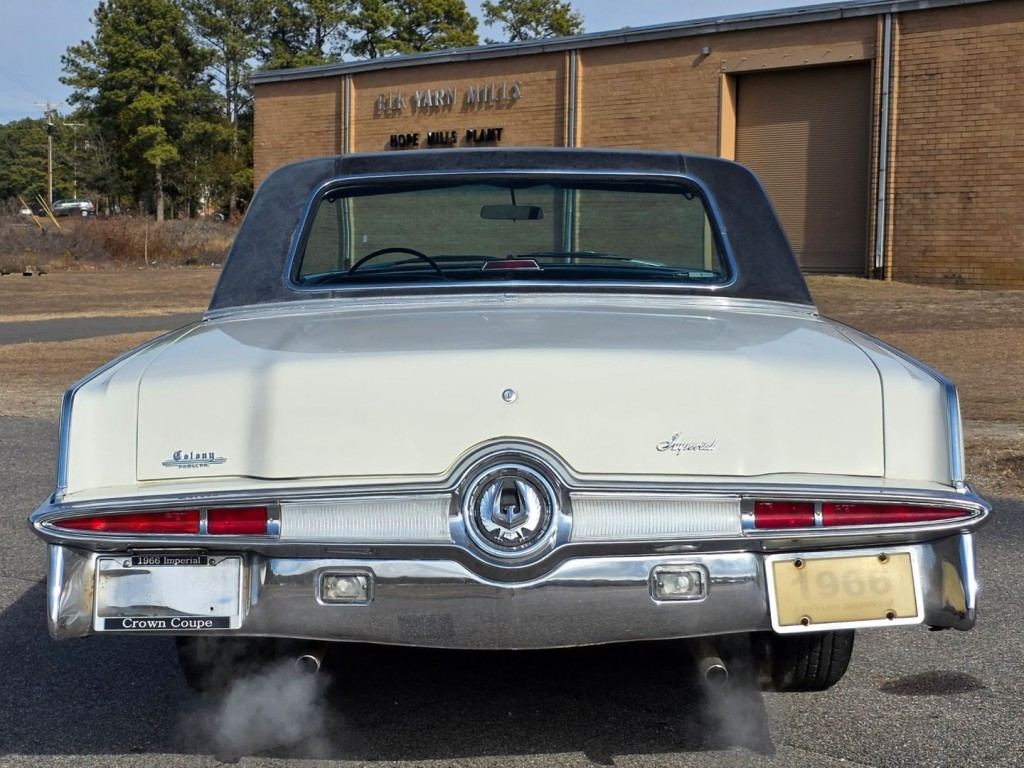 1966 Chrysler Imperial Image 8
