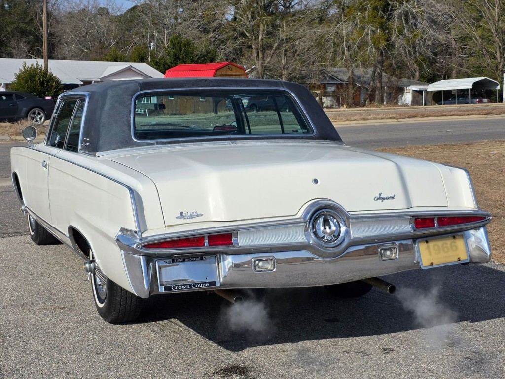 1966 Chrysler Imperial Image 9